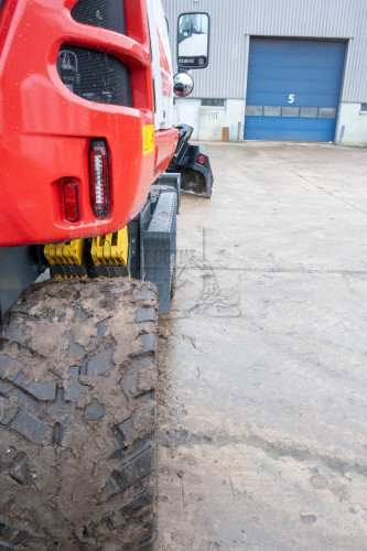 Takeuchi TB370W 30 Met brede banden binnen machinebreedte